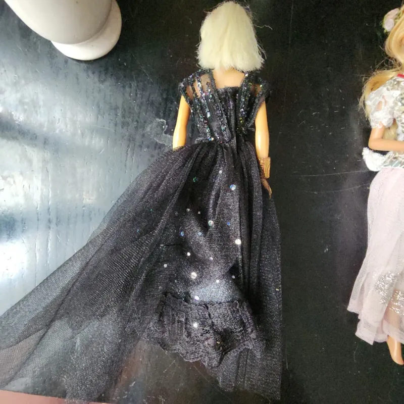 Búp bê Barbie đầm đen 1005301