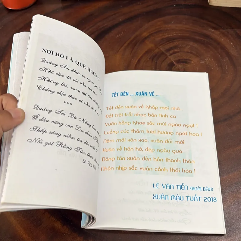 II Tựa Sách: Quảng Trị • Đà Nẵng Là… - Nhiều Tác Giả 999236