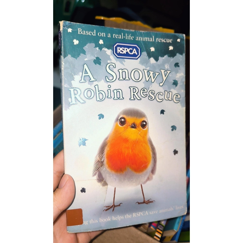 Ngoại văn minh hoạ cho bé dựa trên chuyện có thật về cứu hộ động vật A SNOWY ROBIN RESCUE 496217