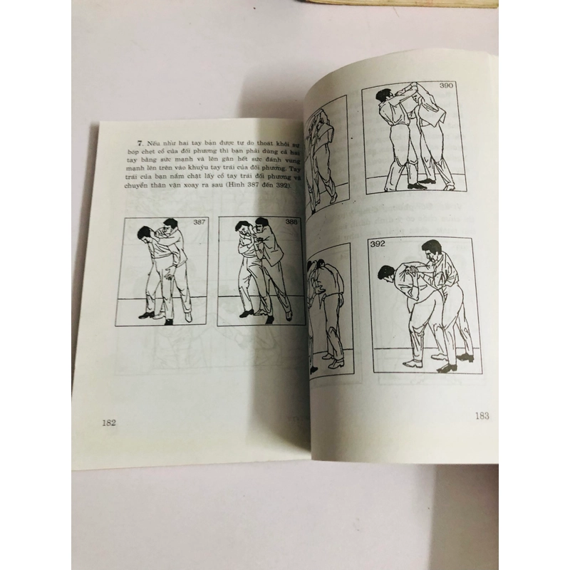 500 THẾ VÕ TỰ VỆ  - 214 trang, nxb: 2011 542139