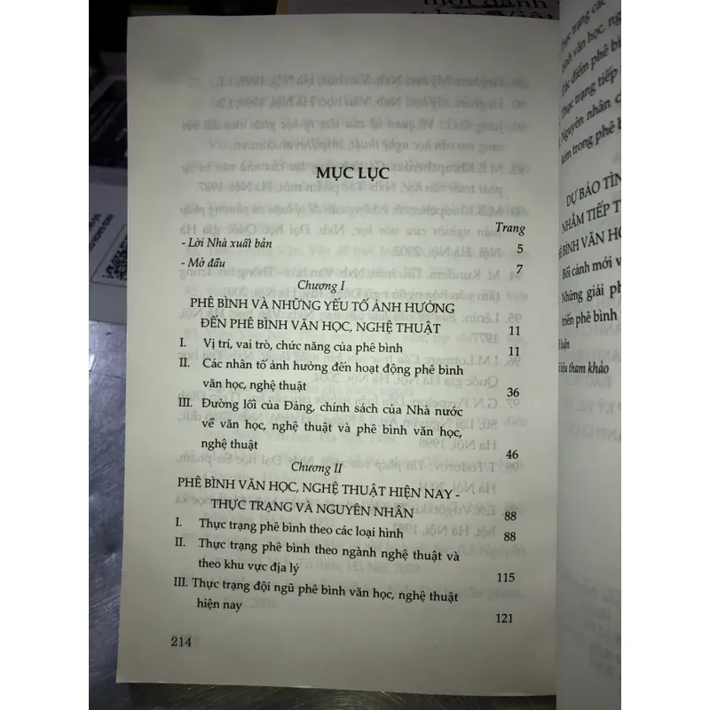 Đổi mới và phát triển phê bình văn học, nghệ thuật Việt Nam hiện nay  679684