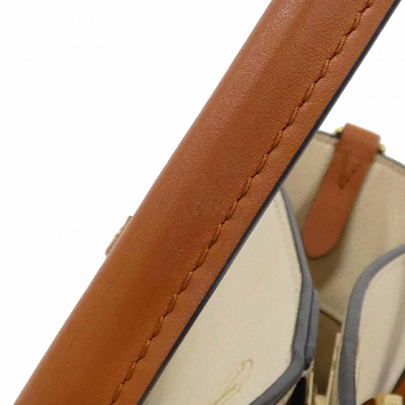 Túi Louis Vuitton On My Side MM M53825 614597