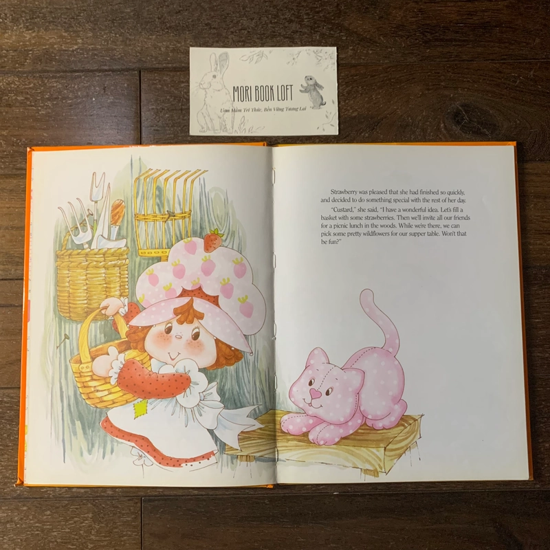 Sách ngoại văn Strawberry Shortcake and the Deep, Dark Woods, Used, Bìa cứng 492669