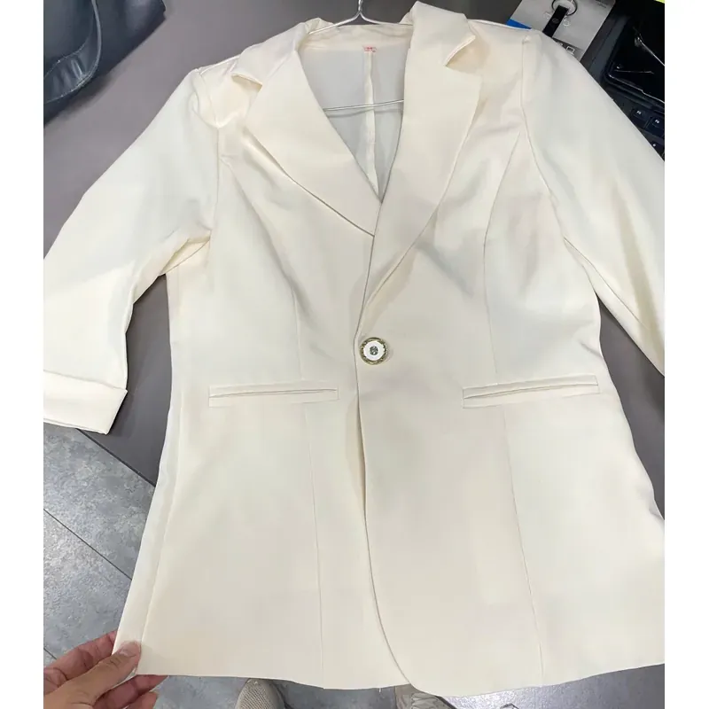 MỚI 95%***ÁO BLAZER NỮ MÀU TRẮNG BE/TRẮNG NGÀ- TAY LỬNG- *SIZE M* 591541