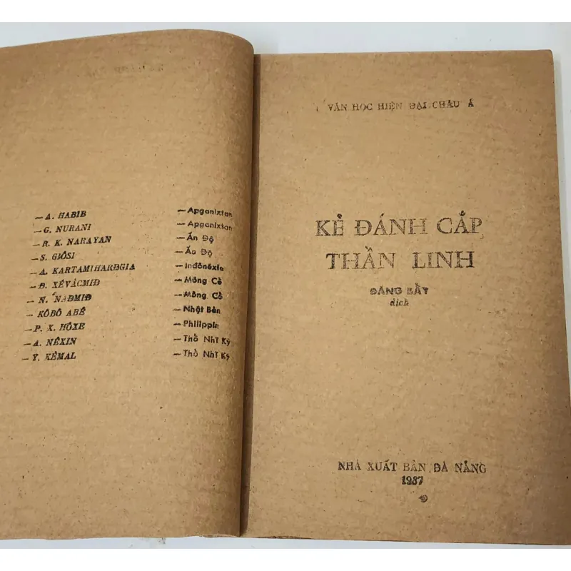 Truyện ngắn các nước: KẺ ĐÁNH CẮP THẦN LINH 791567