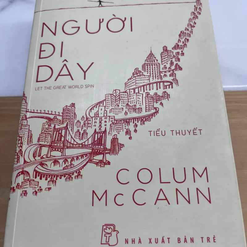 Người đi dây Colum McCann 567433