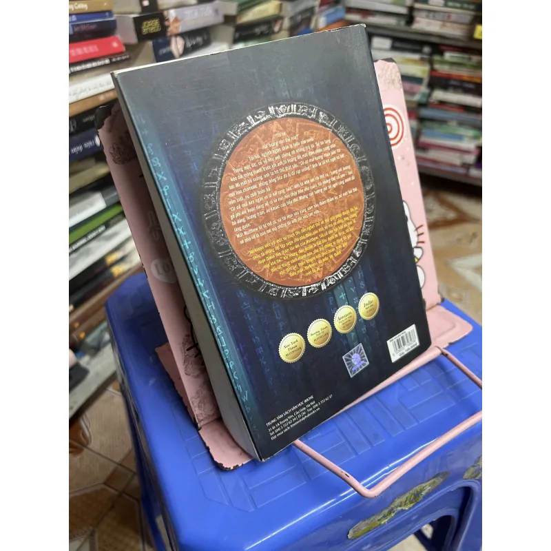 	MẬT MÃ PHÙ THỦY  Tác giả: Deborah Harkness. 974879