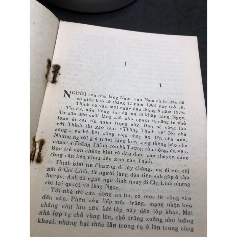 Khi có một tình yêu 1988 mới 60% ố bẩn Văn Anh HPB0906 SÁCH VĂN HỌC 915611