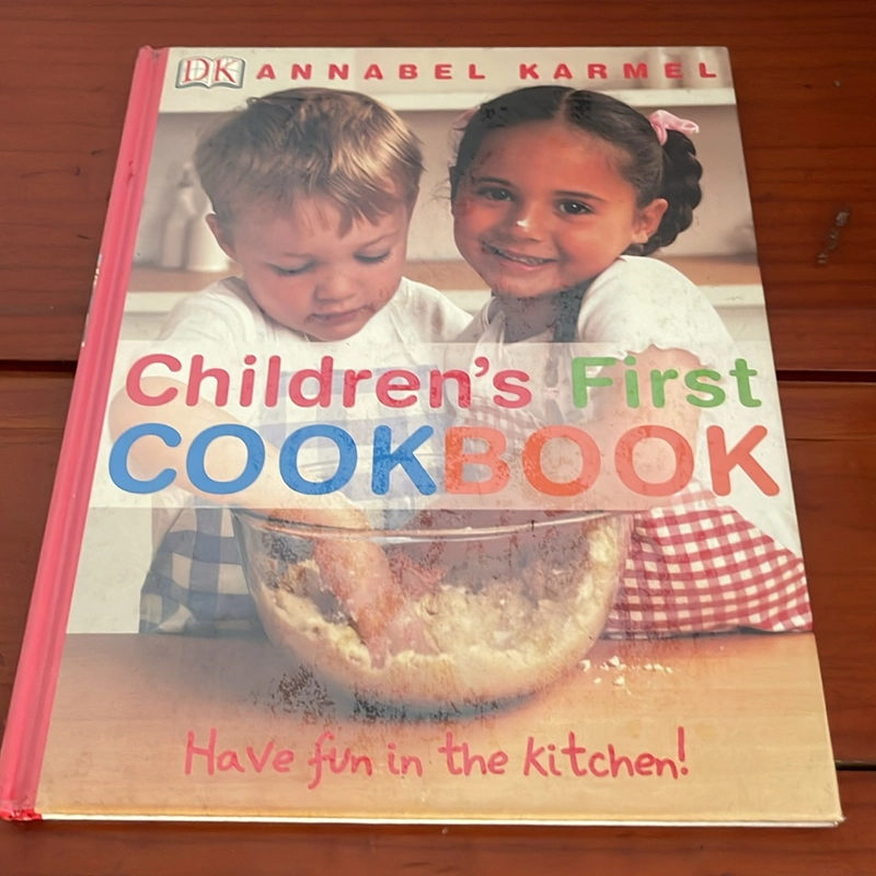 PICTURE BOOK Children’s first cookbook 536865