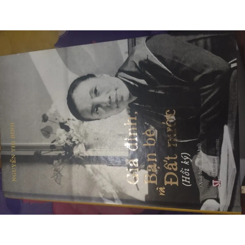 Gia Đình Bạn Bè Đất Nước( Hồi Ký)- Nguyễn Thị Bình 800473