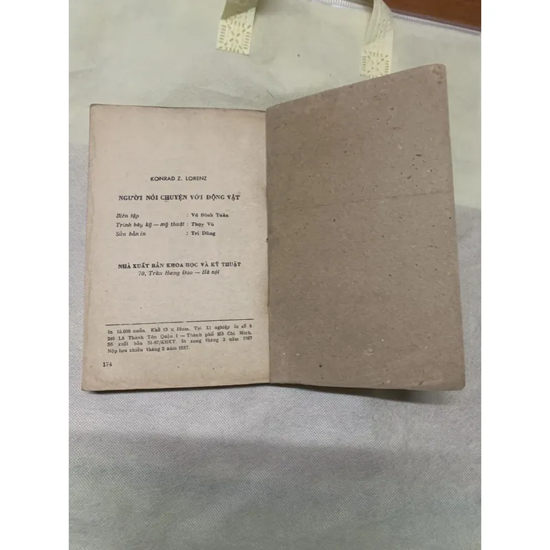 NGƯỜI NÓI CHUYỆN VỚI ĐỘNG VẬT 738996