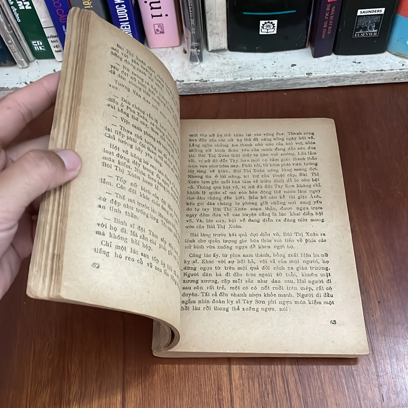 [Sách Xưa] - II Tiểu Thuyết Lịch Sử: Đô Đốc Bùi Thị Xuân - Quỳnh Cự - 1985 526027