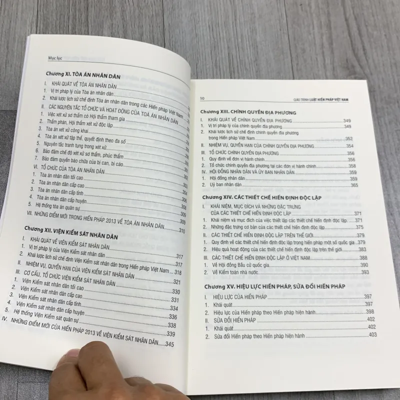 Giáo trình luật hiến pháp việt nam.  747231