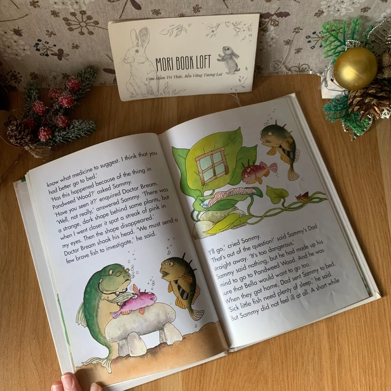 Sách tiếng anh tập đọc Trouble in Pondweed Wood, Used, bìa cứng, dành cho trẻ 8+ 463572