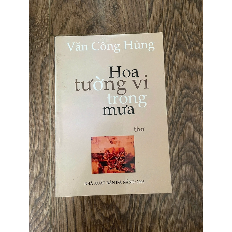 Tập thơ Hoa tường vi trong mưa, văn công hùng 222272