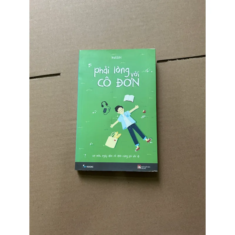 Phải lòng với cô đơn (sách ướt góc trên phía sau nhẹ) 977048