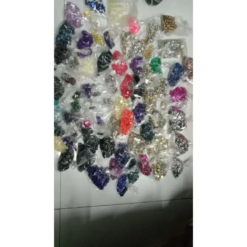 Thanh lý nút áo giá 190k cho hơn 03kg 604198