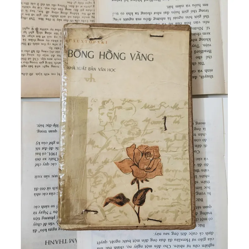 Konstantin Georgiyevich Paustovsky - tập truyện ngắn BÔNG HỒNG VÀNG 709260