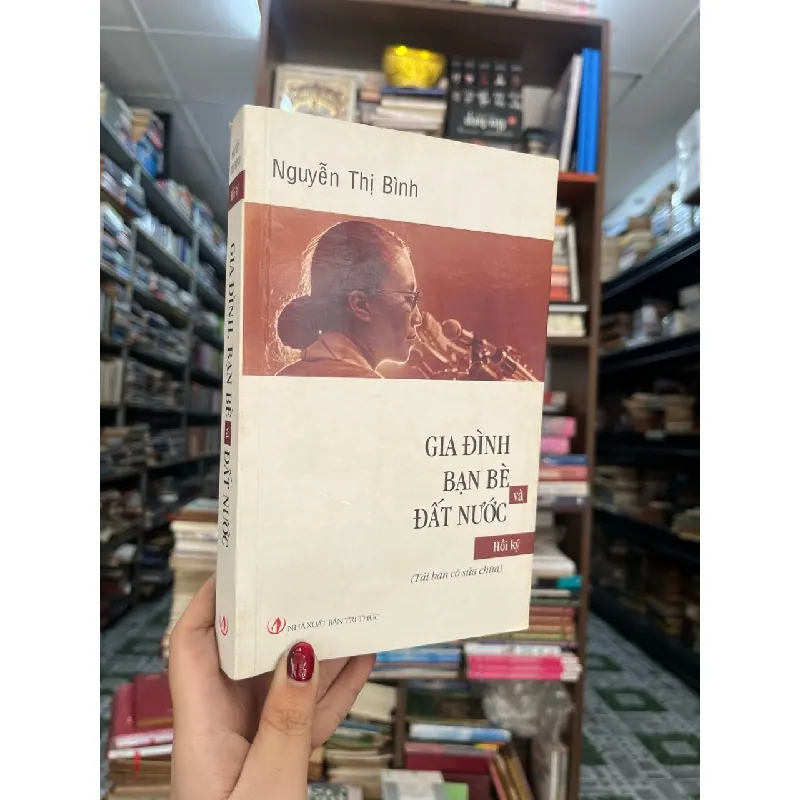 Gia đình, bạn bè và đất nước - Nguyễn Thị Bình 693364