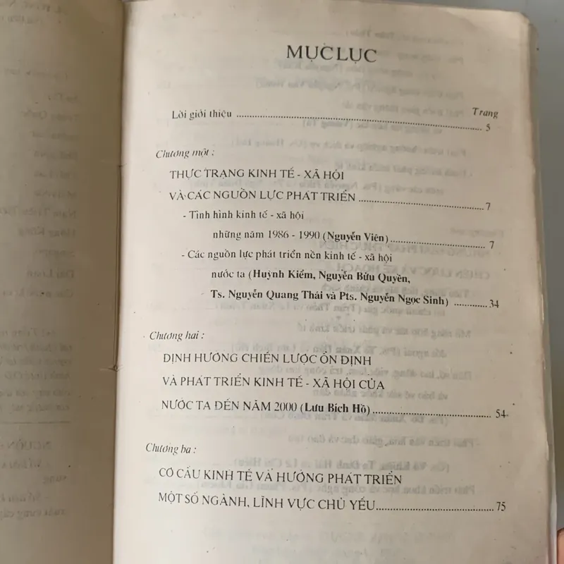 Kinh tế xã hội Việt Nam năm 2000… 708817