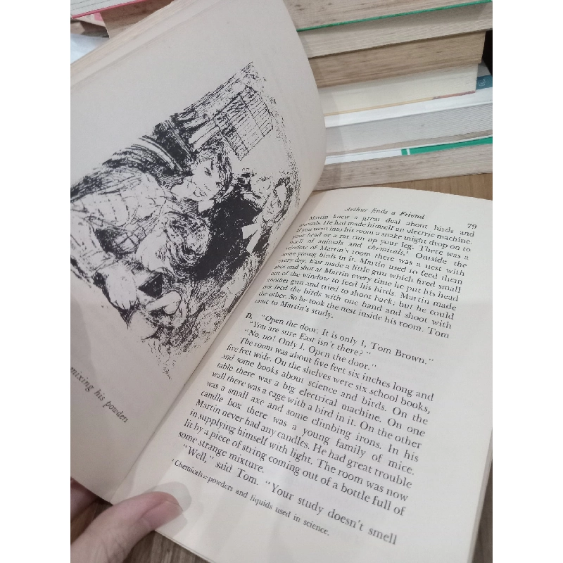 NEW METHOD SUPPLEMENTARY READER STAGE 4 Series (Sách luyện đọc tiếng Anh) 751413