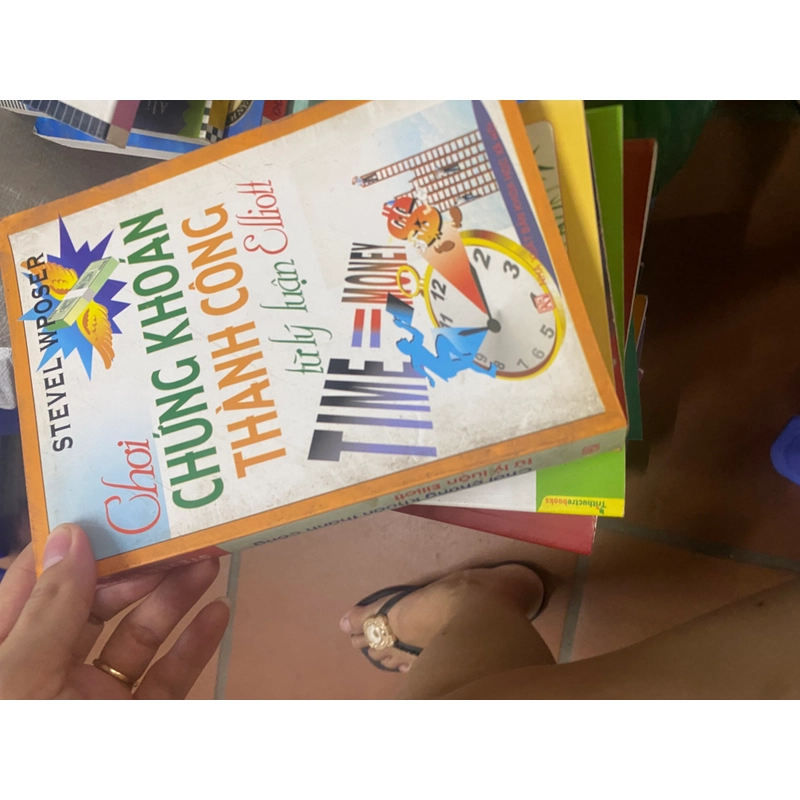 Sách Chơi chứng khoán thành công từ lý luận elliott 309806