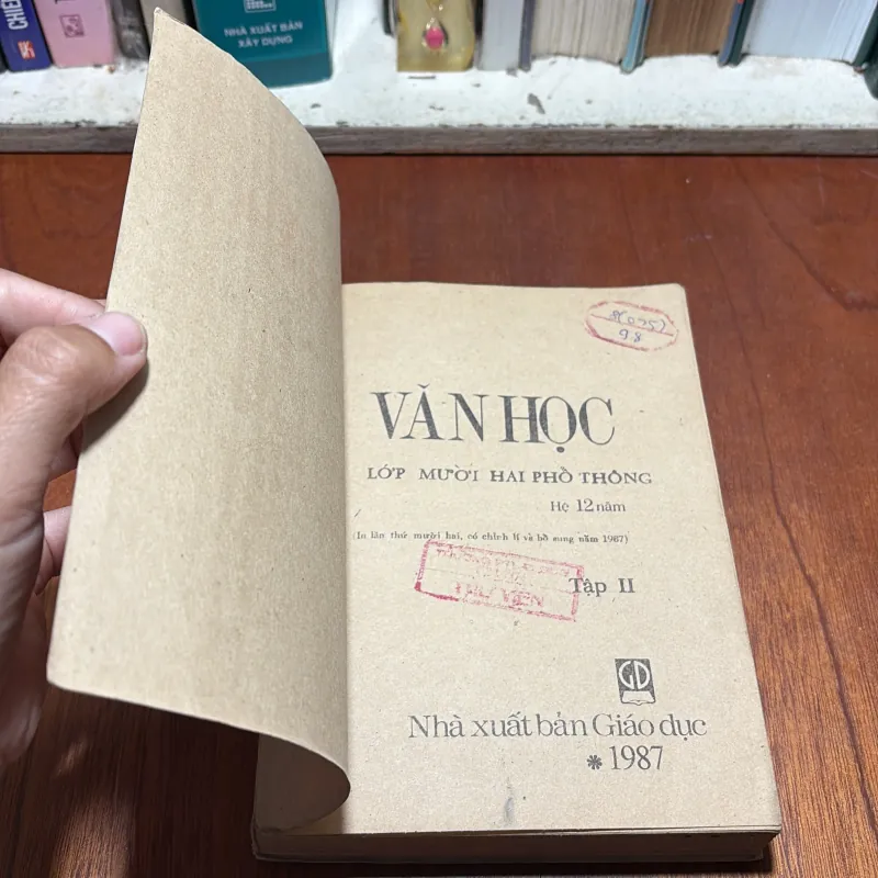 II Giáo Khoa Xưa: Văn Học Lớp Phổ Thông 12 (Tập 2) - 1987 927337