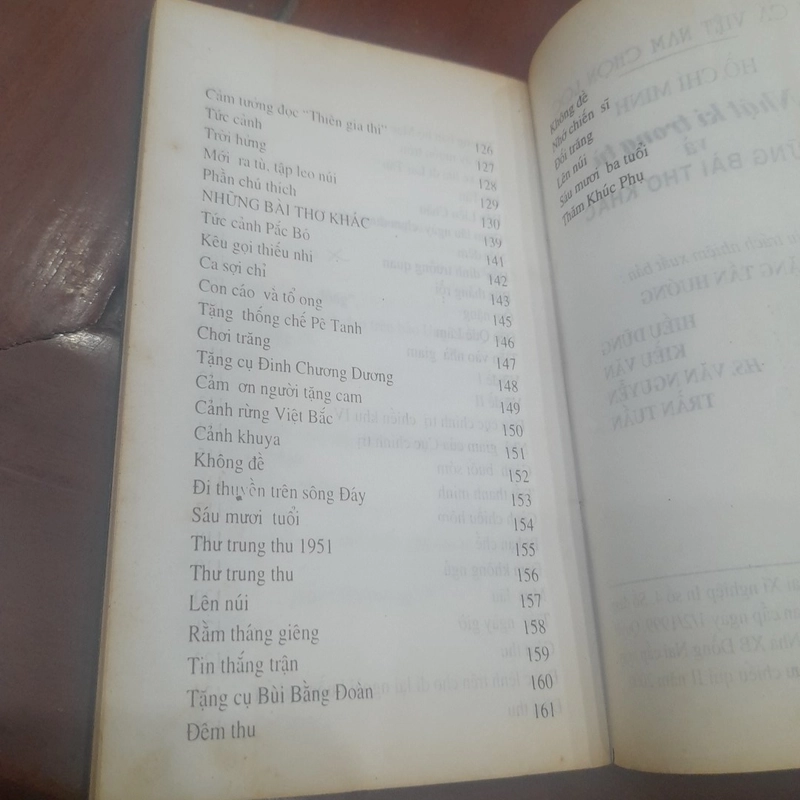 Hồ Chí Minh - NHẬT KÝ TRONG TÙ và những bài thơ khác 460056