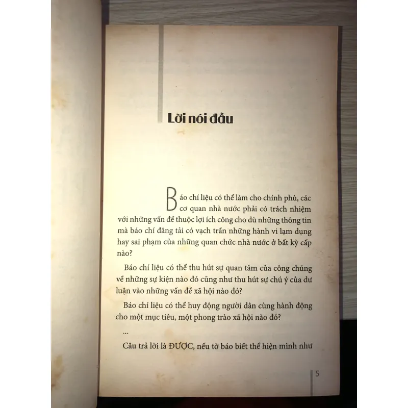 Một nền báo chí phẳng  737049