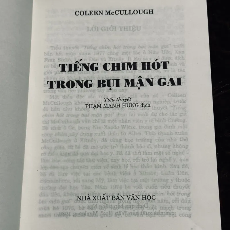 Tiếng chim hót trong bụi mận gai 737313