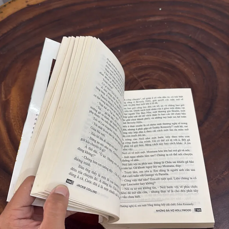 II Tiểu Thuyết: Những Bà Vợ Hollywood - Jackie Collins - 2012 1010431