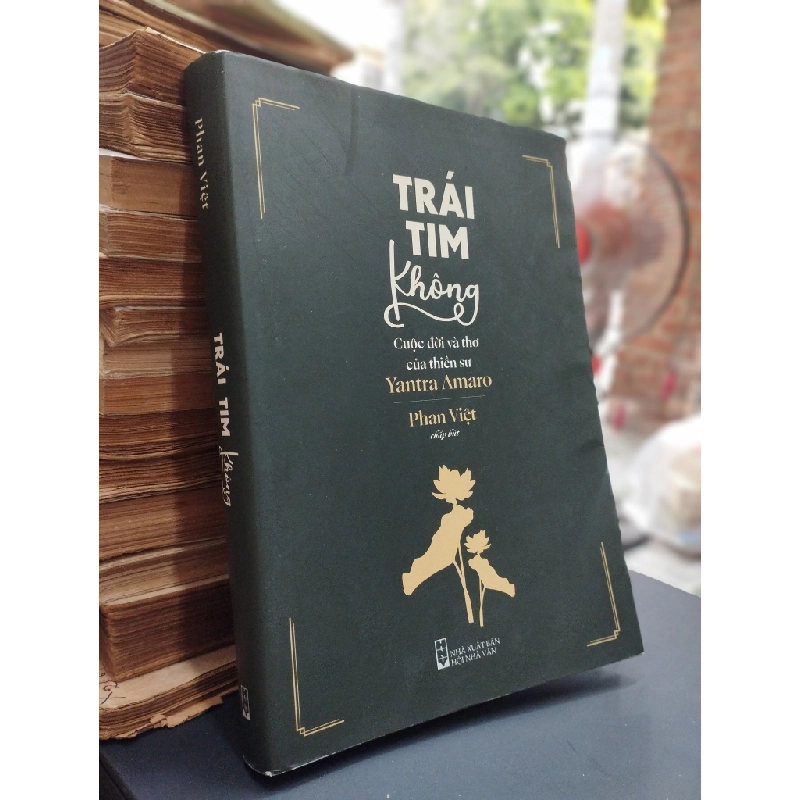 Trái tim không: Cuộc đời và thơ của thiền sư Yantra Amaro - Phan Việt 400034