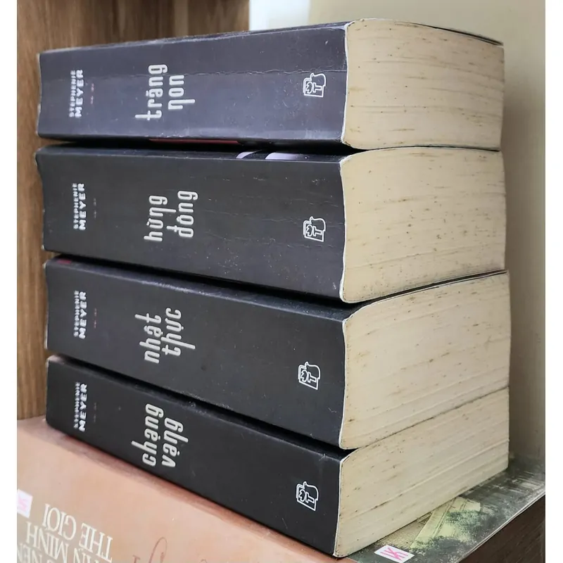 Stephanie Meyer - Chạng vạng, Trăng non, Nhật thực, Hừng đông 703822