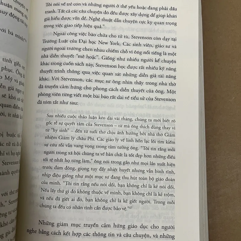 Bí mật của người kể chuyện (sách bị ẩm) 1031574