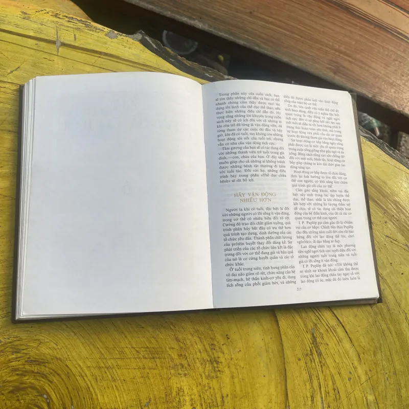 THỂ DỤC THỂ THAO TRONG GIA ĐÌNH bìa cứng in tại Liên Xô (cũ) 798907