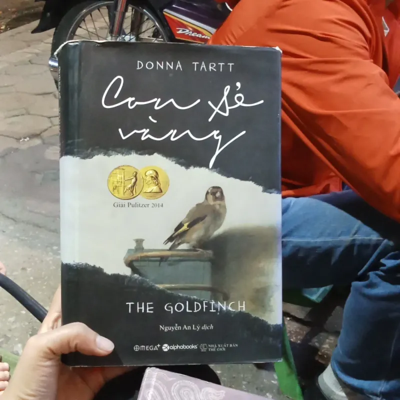 Còn Sẻ Vàng - Donna Tartt 973466