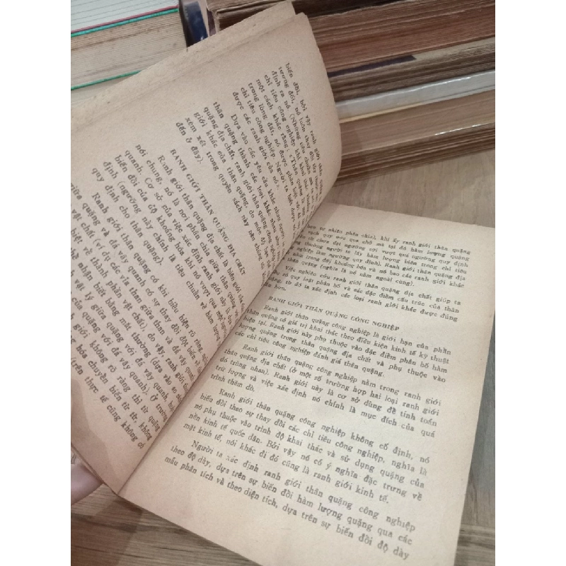 Phương pháp khoanh nối ranh giới khi tính trữ lượng khoáng sản rắn - Trần Thế Minh, Đặng Trần Bảng 786515