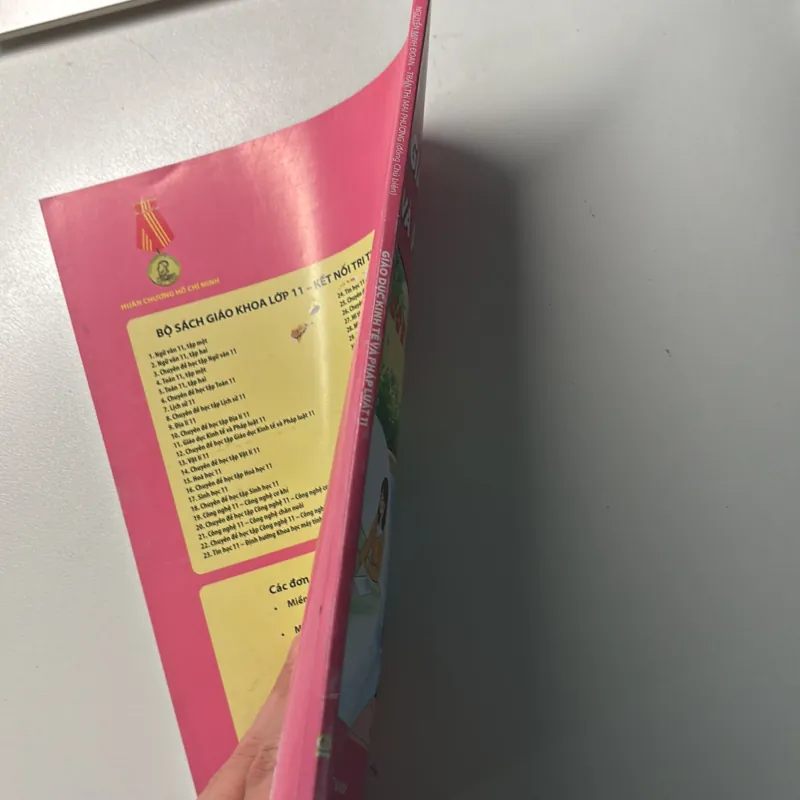 2 cuốn Giáo dục kinh tế và Pháp luật ( Lớp 10 và 11 ) 977655