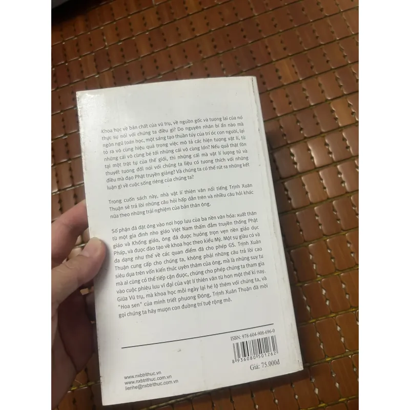 Vũ trụ và hoa sen - Trịnh Xuân Thuận 992265