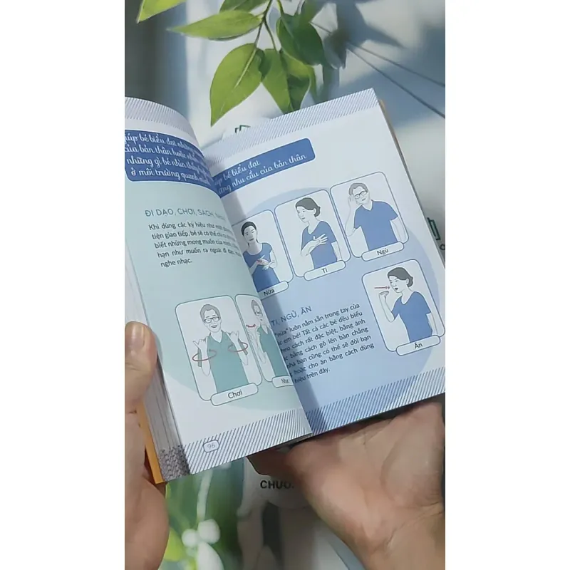 150 ký hiệu ngôn ngữ giúp cha mẹ và trẻ sơ sinh hiểu nhau - Christine Nougarolles  688559