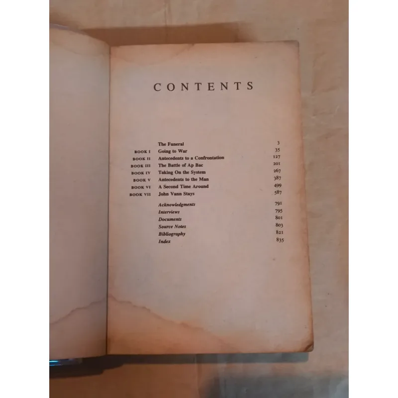 A Bright Shining Lie: John Paul Vann and America in Vietnam -  Neil Sheehan 1027334