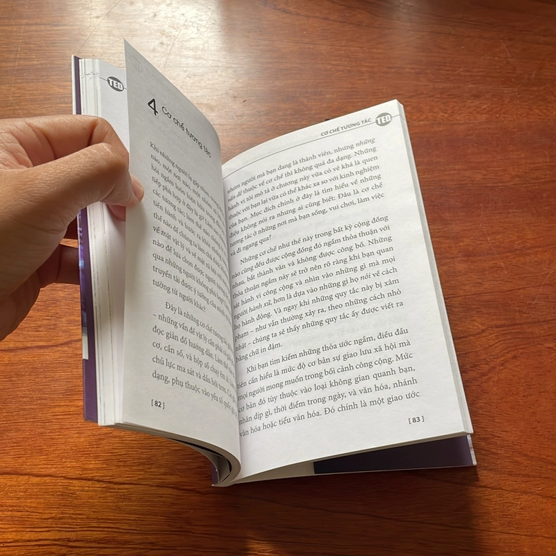 II TEDBooks: Người Lạ Làm Thay Đổi Cuộc Sống Của Chúng Ta - KIO STARK 498211