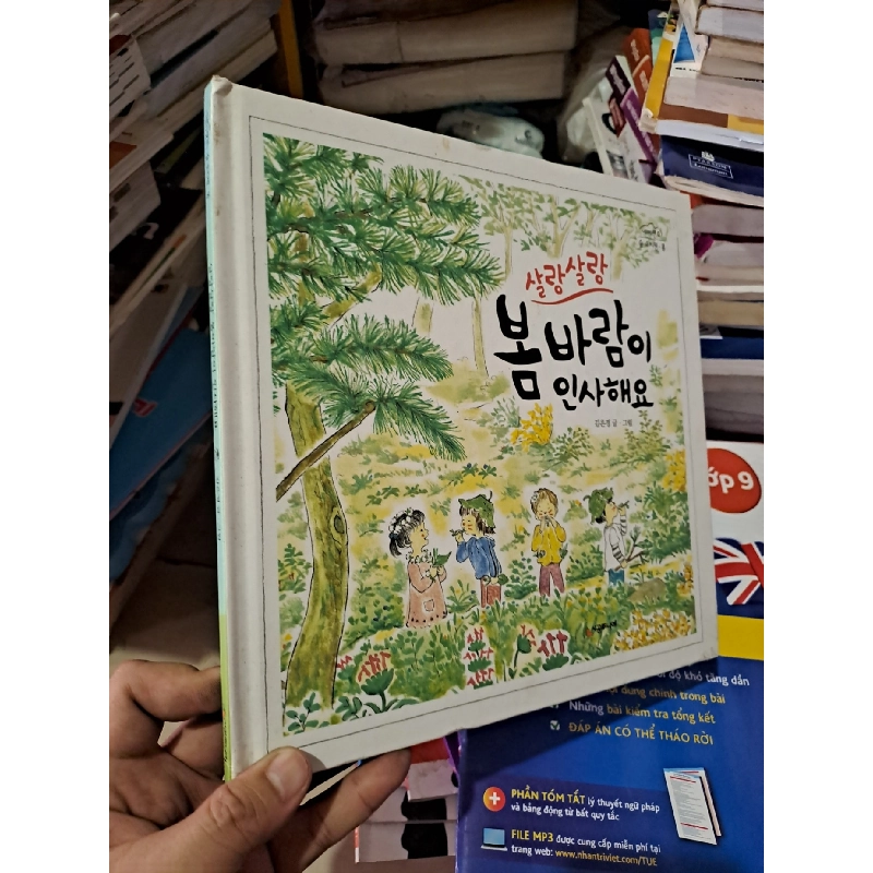 Truyện tranh tiếng hàn 4 cậu bé trong rừng mới 90% bìa cứng HCM0808 Sách ngoại văn 924770