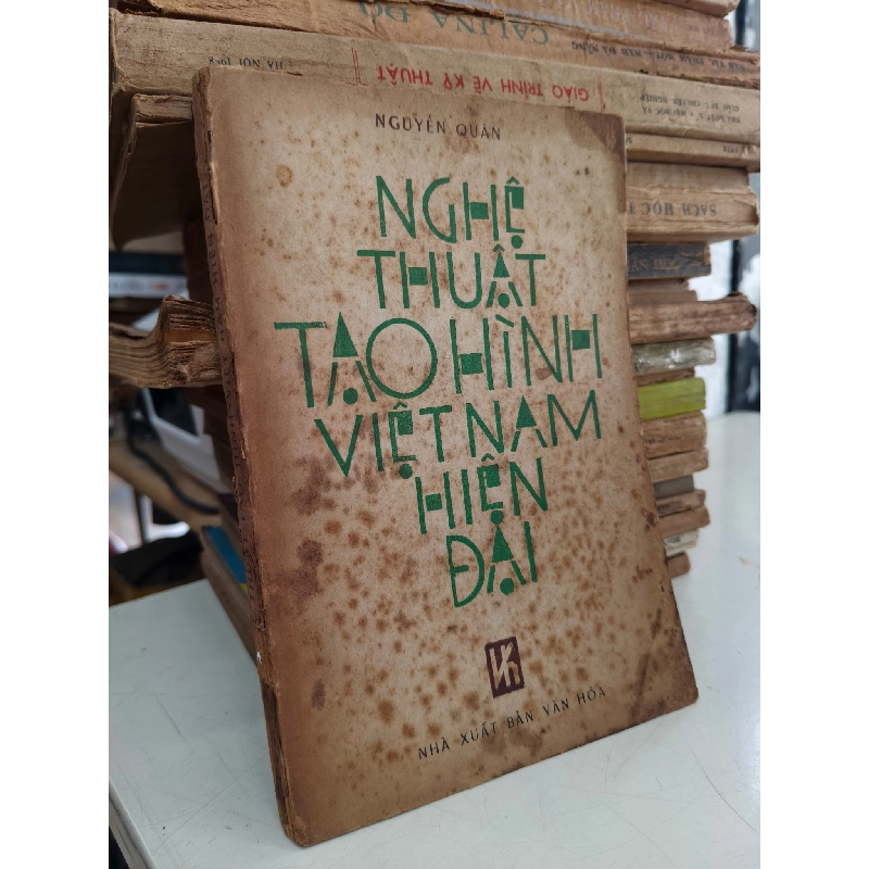 Nghệ thuật tạo hình Việt Nam hiện đại - Nguyễn Quân 1026881