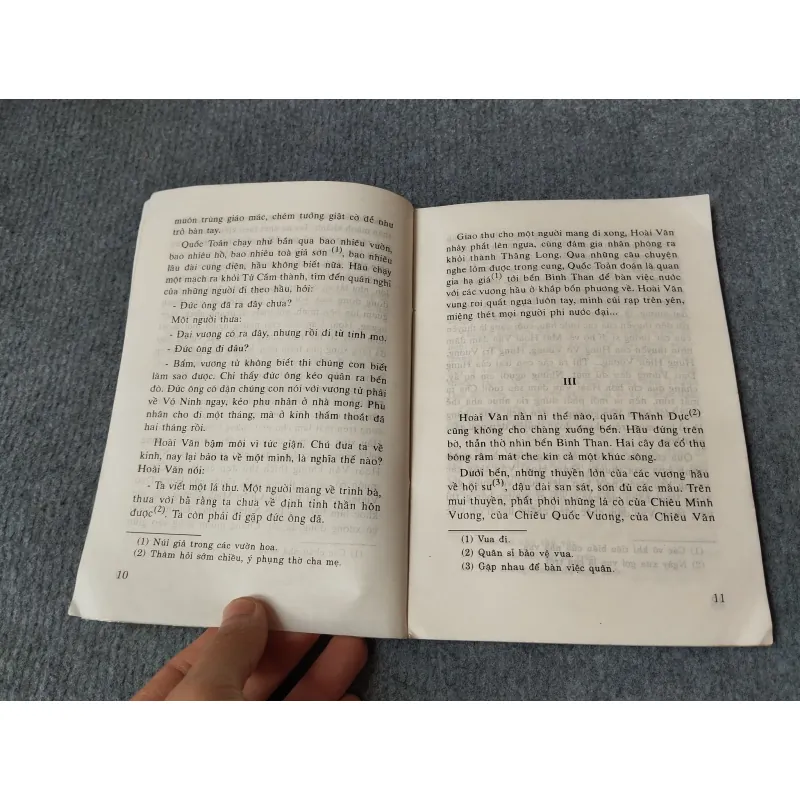 LÁ CỜ THÊU SÁU CHỮ VÀNG - NGUYỄN HUY TƯỞNG 719831