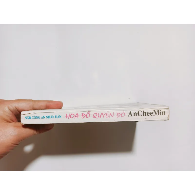 Hoa Đỗ Quyên Đỏ - Anchee Min
Giải thưởng Văn Học Carl Sandburg 785128