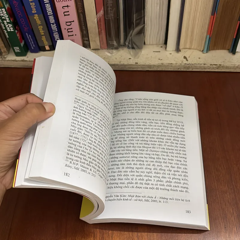 [Chữ Ký Tác Giả] - II Từ Sự Vận Động Lịch Sử Đến Liên Hệ Kinh Tế Văn Hoá - Nguyễn Văn Hoàn 599431