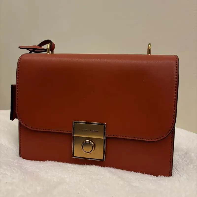 Túi Charles and Keith shoulder bag nâu da bò 393206