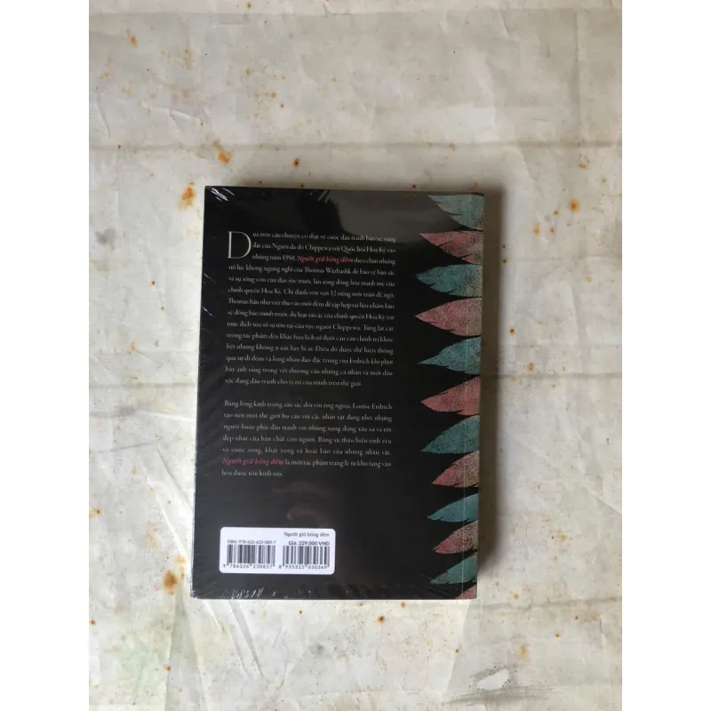 Người Giữ Bóng Đêm - Louise Erdrich (Đoạt giải thưởng Pulitzer 2021) 745485