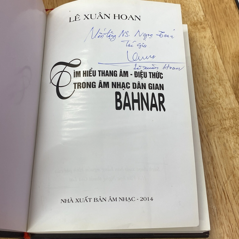 TÌM HIỂU THANG ÂM -ĐIỆU THỨC TRONG ÂM NHẠC DÂN GIAN BAHNAR,Bản bìa cứng, có chữ ký tác giả 528020